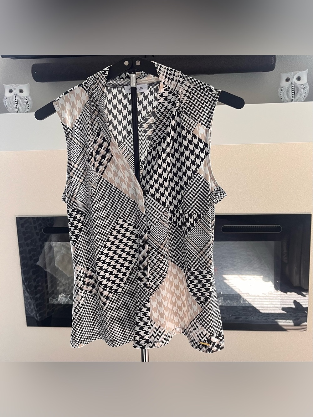Calvin Klein Sleeveless Patchwork Blouse - Black, White & Beige.
Size Medium